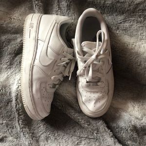 NIKE white Air Force 1 size 6Y / 7.5W